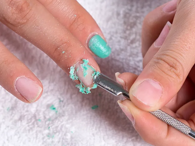 Cómo quitar esmalte de uñas de gel
