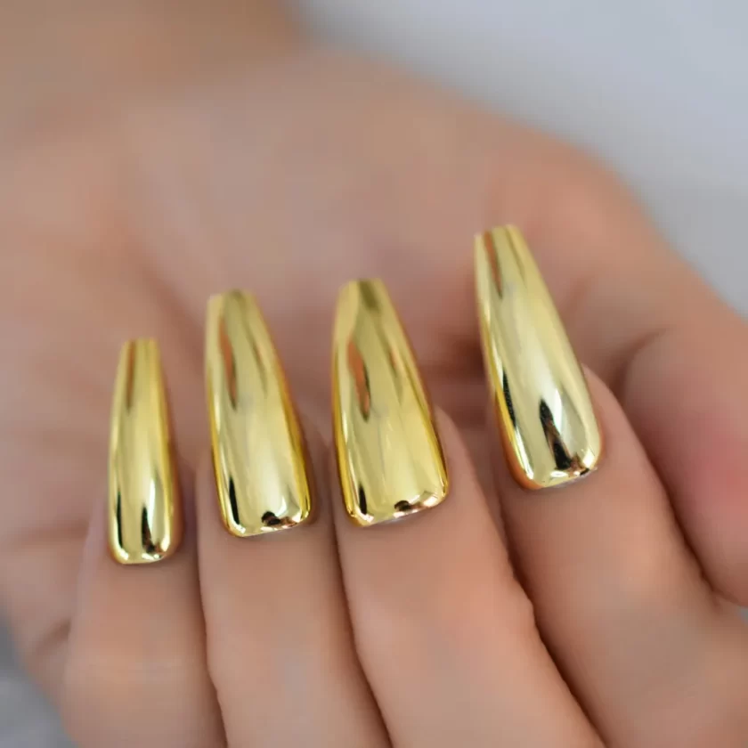 uñas de oro largas