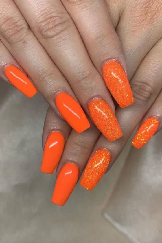 Uñas naranja neón