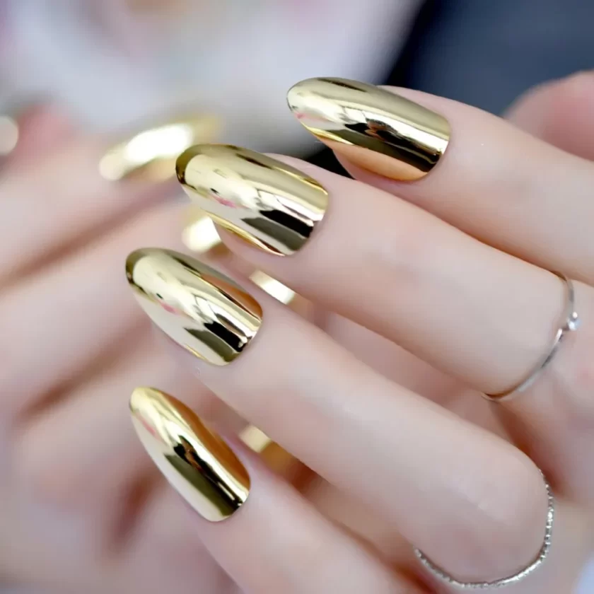 uñas de oro bonitas