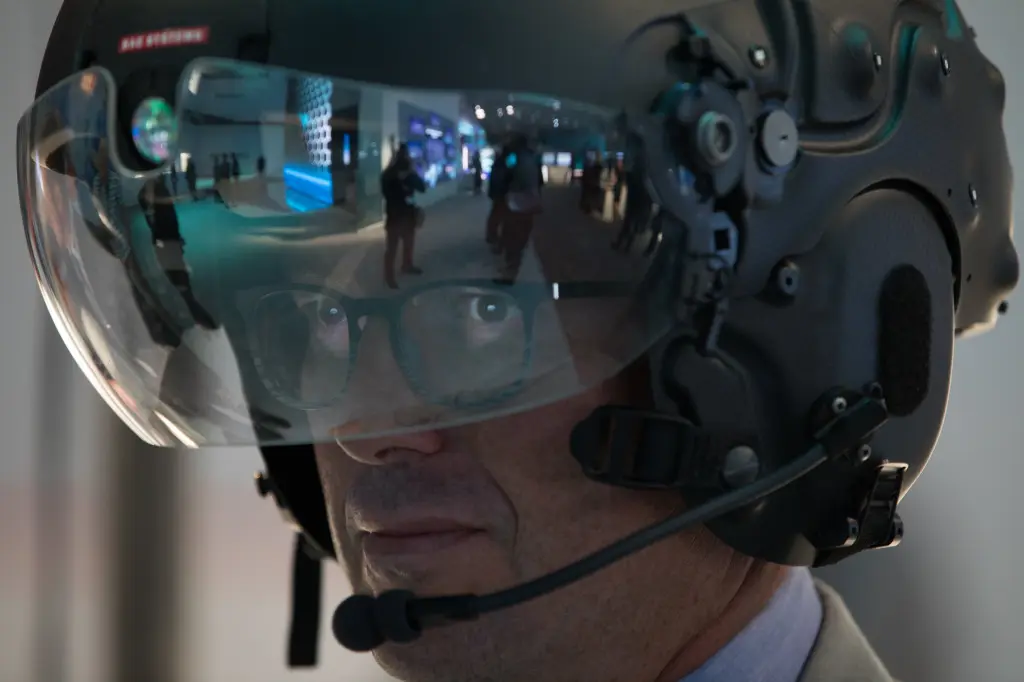 The Pilot's Eye: The Incredible HMD Technology